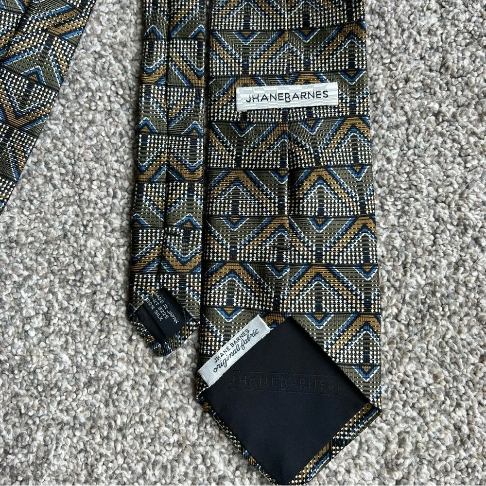 Jhane Barnes Geometric Olive/Blue 100%‎ Silk Tie, 57”
